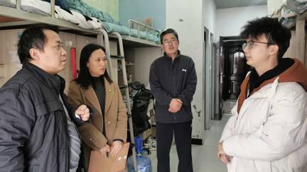 我院开展新学期学生宿舍走访工作